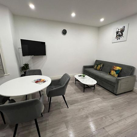 F4 Luxury Stays One Bed Apartment With Parking Илфорд Экстерьер фото