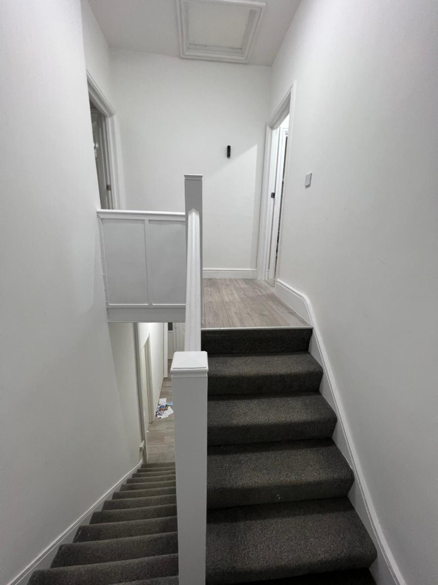 F4 Luxury Stays One Bed Apartment With Parking Илфорд Экстерьер фото