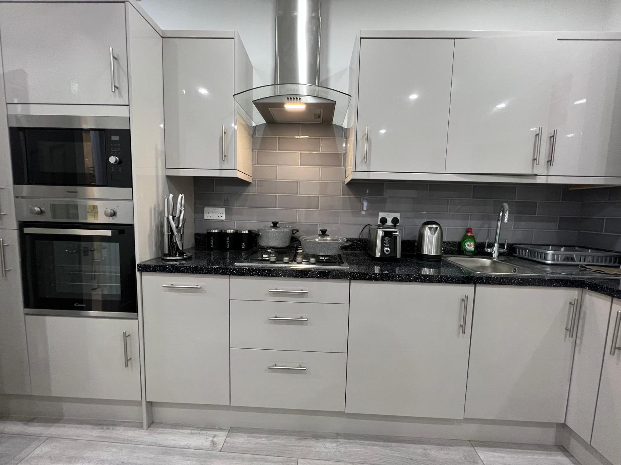 F4 Luxury Stays One Bed Apartment With Parking Илфорд Экстерьер фото